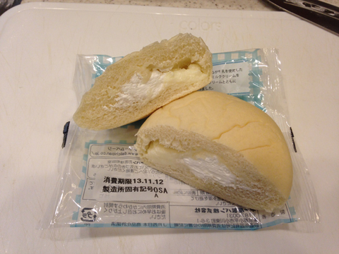 イコちゃんの白いクリームパン