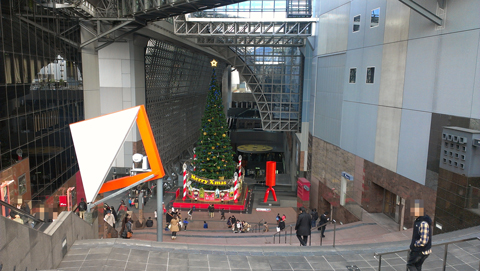 京都駅　巨大クリスマスツリー